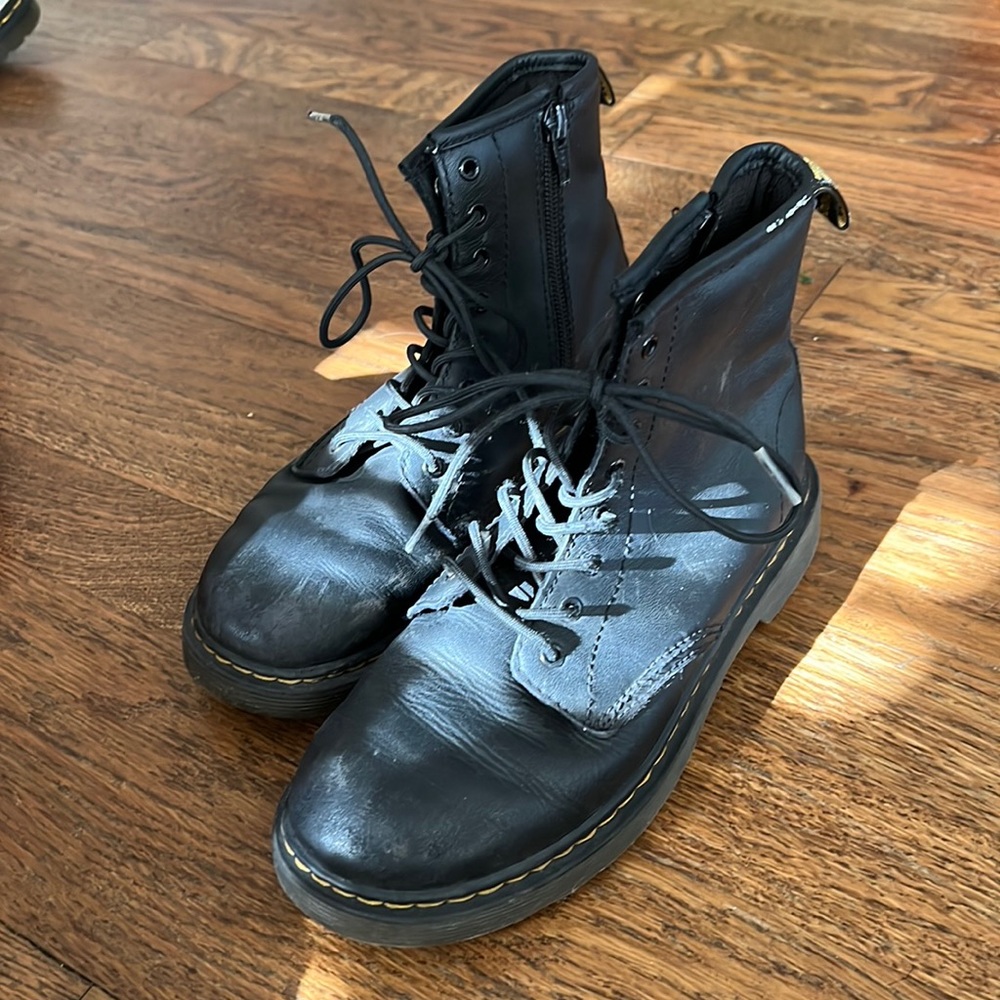 Kids black leather Dr. Martens